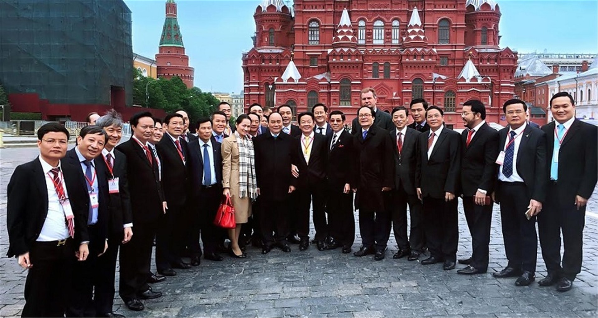 Nguyen Xuan Phuc 총리와 함께 러시아를 방문한 베트남 사업가 대표단